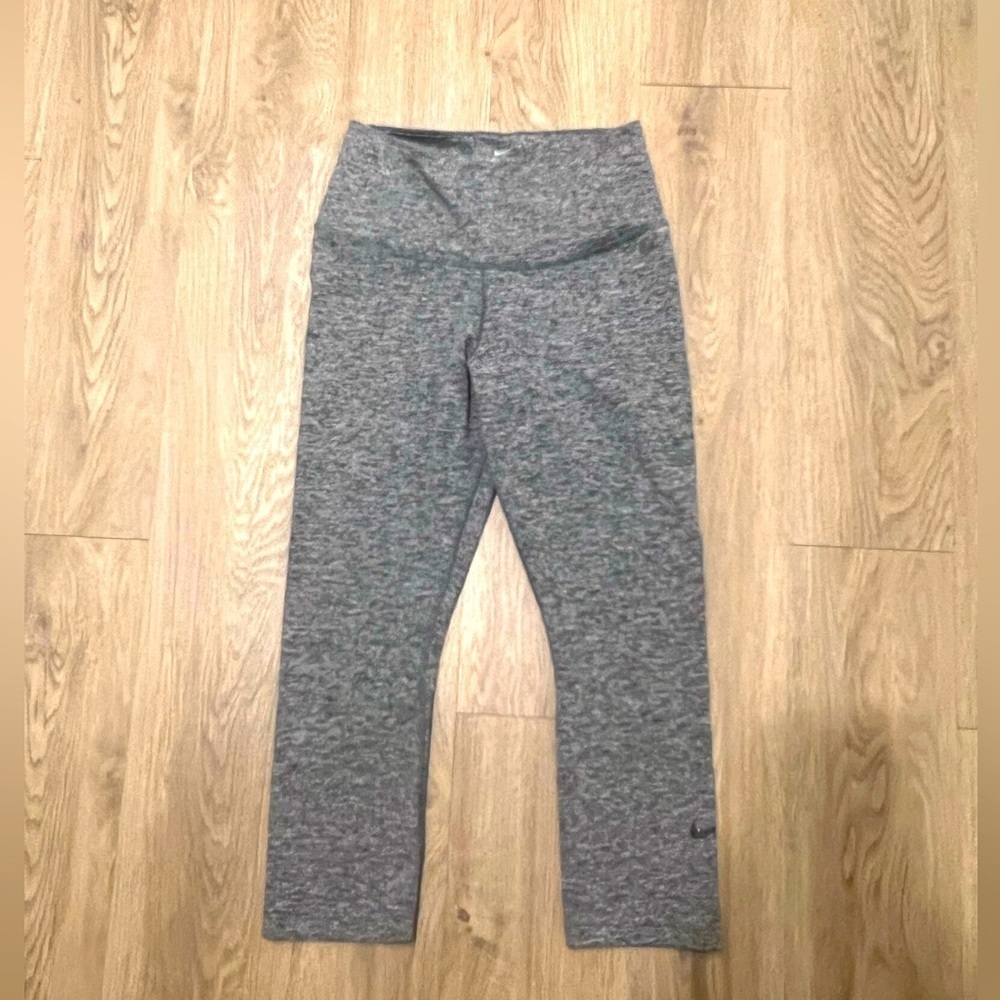 Nike Dri-fit high waist, quarter length, leggings (high compression medium)